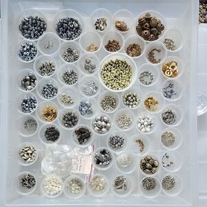 👉*BUNDLE* HUNDREDS OF METALLIC COLOR BEADS, SPACERS, CHARMS, END CAPS & MORE!!